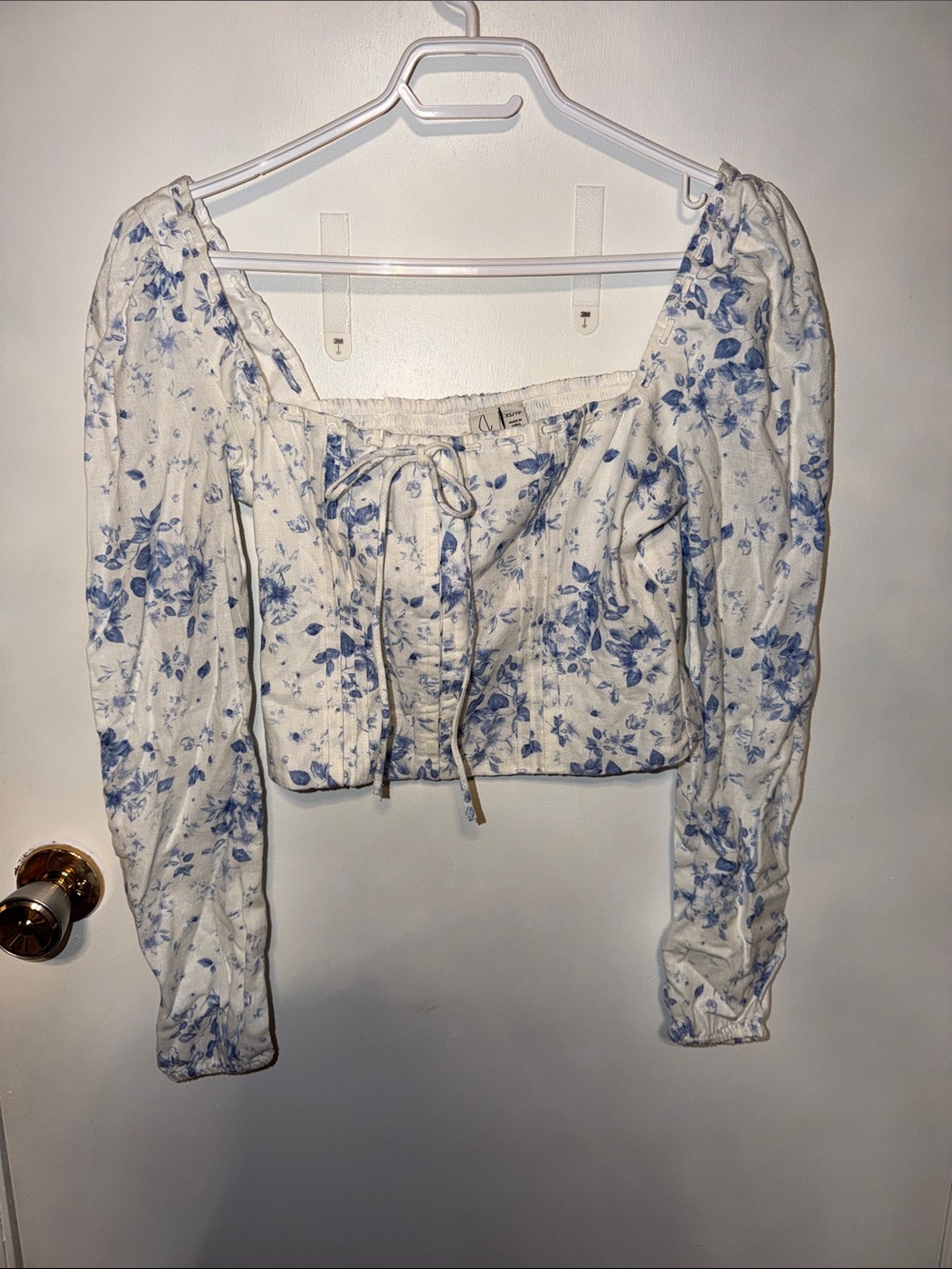 Square-Neck Cropped Blouse with Blue Floral Print